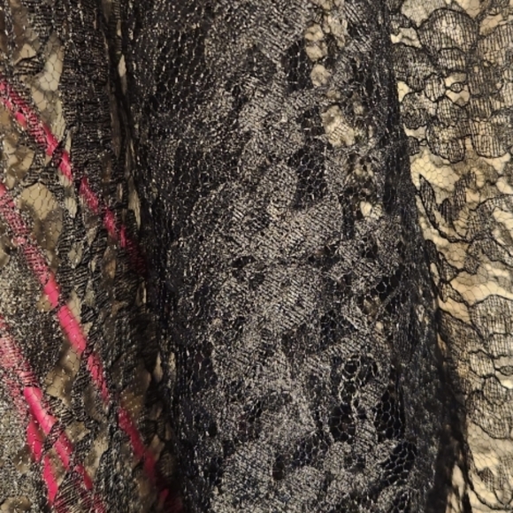 KIMO SLEEVE BLK.LACE V NECK FLOWEY VINTAGE COVER UP. - Picture 7 of 11